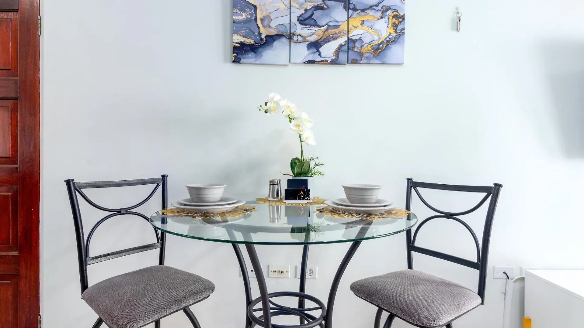 Cozy, Upscale Apartment Centrally Located In Kgn 6 Kingston Jamaica