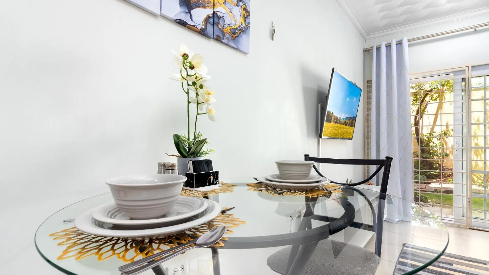 Cozy, Upscale Apartment Centrally Located In Kgn 6 Kingston