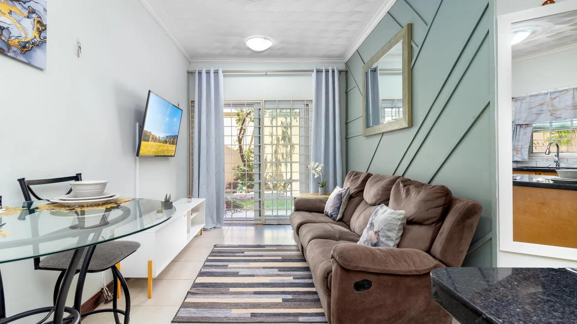 Cozy, Upscale Apartment Centrally Located In Kgn 6 Kingston Jamaica