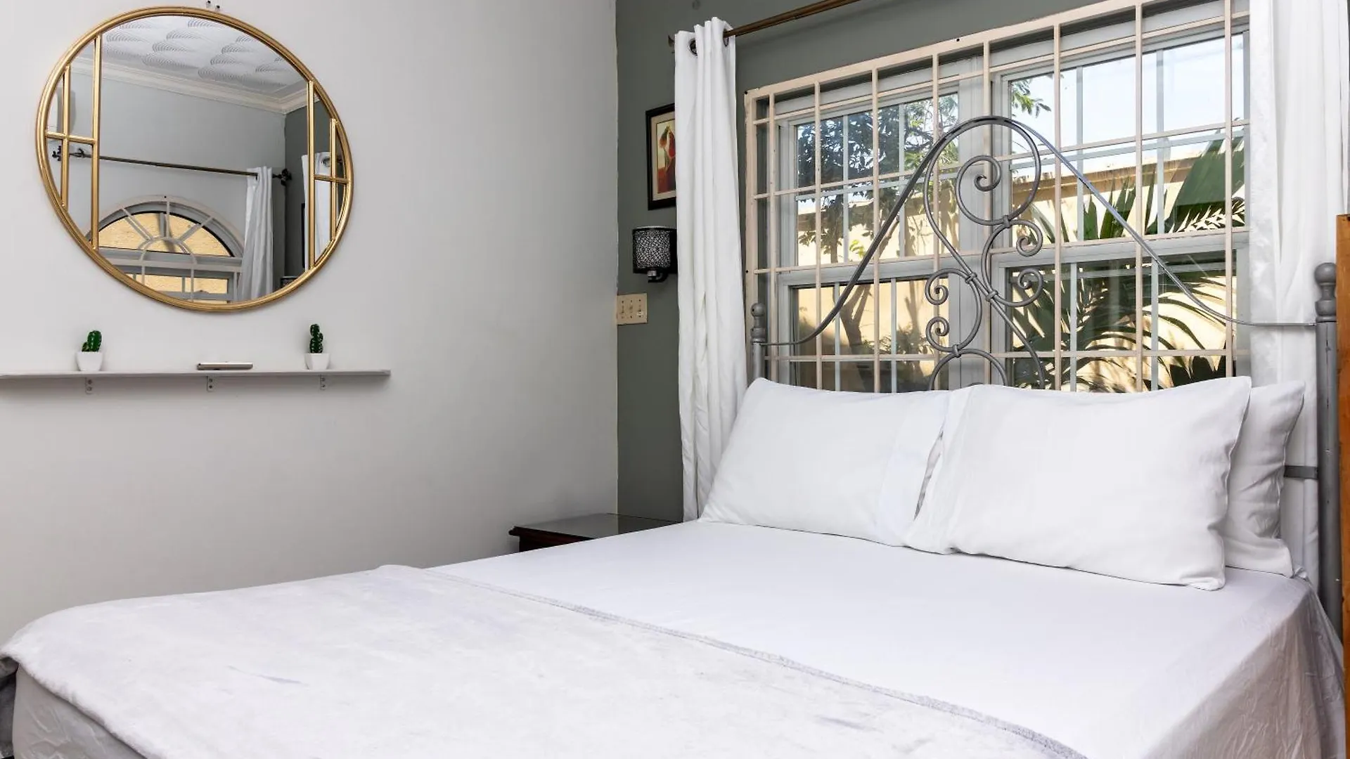 Cozy, Upscale Apartment Centrally Located In Kgn 6 Kingston